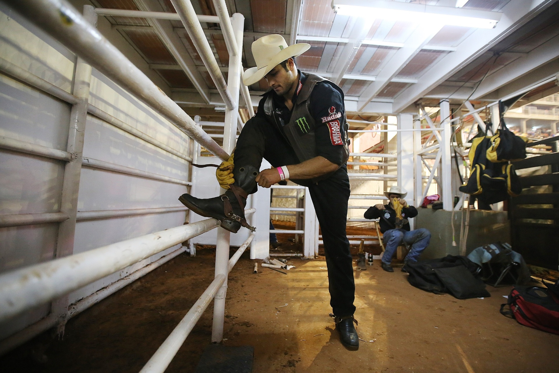 20.ago.2015 - Se André não fosse peão, ele disse que gostaria de ser leiteiro - Reinaldo Canato/UOL