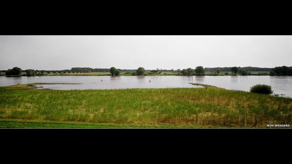 The Elbe River near Domitz (2014), de Wim Wenders - Wim Wenders