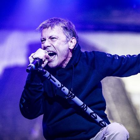 Bruce Dickinson durante show com o Iron Maiden para público de 41 mil pessoas no Allianz Parque, em São Paulo, em 2016 - Lucas Lima/UOL
