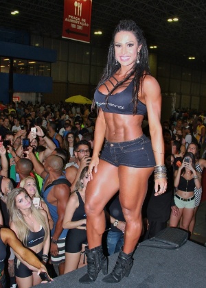A modelo Gracyanne Barbosa desfilou e exibiu os músculos para o público presente na feira "Arnold Classic Brasil", na Barra da Tijuca, no Rio de Janeiro