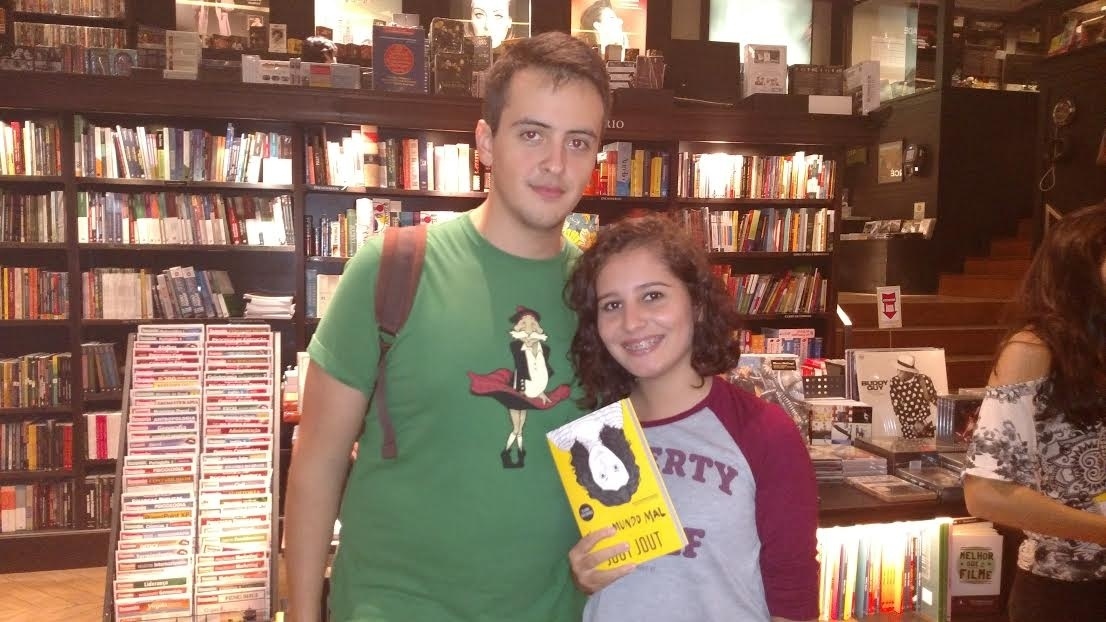 25.mai.2016- Bernardo Guarispo e Kimberly Castro viraram fã de Jout Jout após o vídeo "Não Tira o Batom Vermelho" - Marcela Ribeiro/UOL