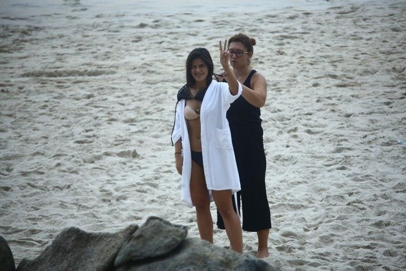 Antônia Morais "faz" topless e grava cena de beijo com Rafael Vitti - Agnews