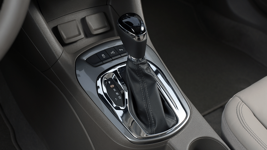 Manopla do Chevrolet Cruze Sedan: GM utiliza caixa automática de seis velocidades em toda sua gama, do Onix ao Camaro - Murilo Góes/UOL