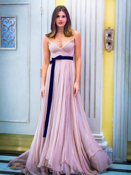 Luiza (Camila Queiroz), pronta para seu baile de 25 anos em "Pega Pega" - Paulo Belote/TV Globo - Paulo Belote/TV Globo