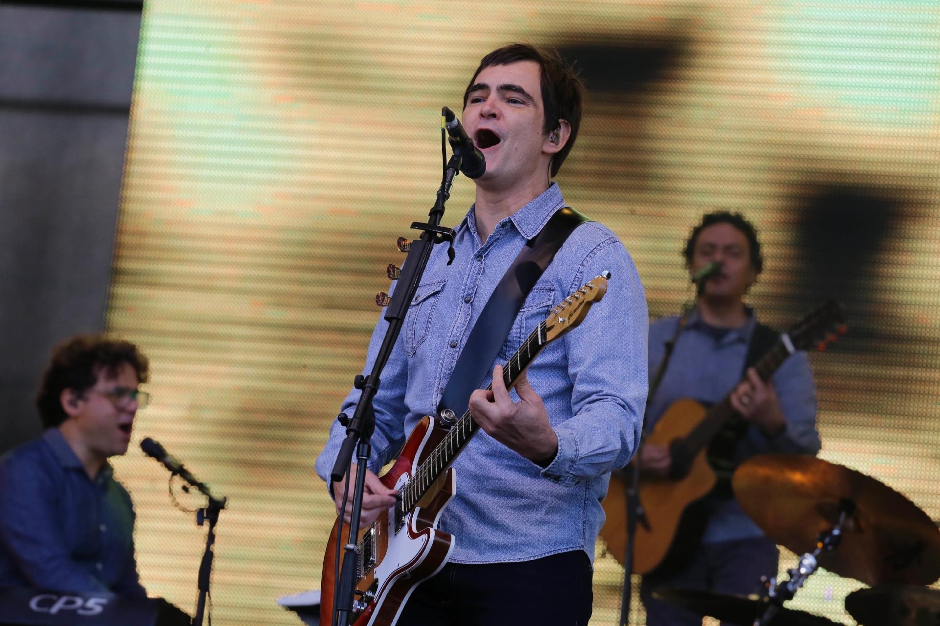Líder do Skank, Samuel Rosa levantou o público com os sucessos de Jorge Ben Jor com a levada da banda mineira - Nelson Antoine/UOL