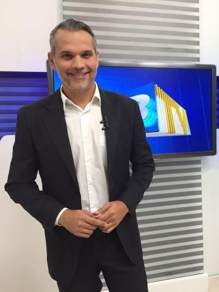 O apresentador Alexandre Farias, da ABTV, foi vítima de bala perdida em Caruaru (PE) - Reprodução
