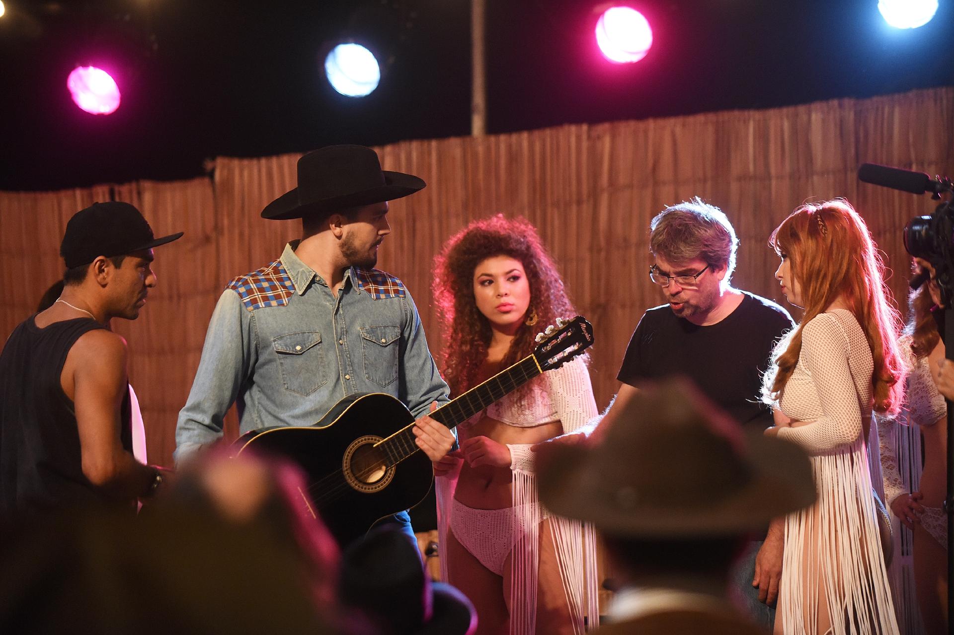 Luan Santana grava o filme "Chacrinha: O Velho Guerreiro" - Ari Kaye