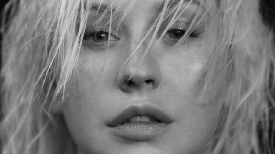 Christina Aguilera comemorou, no Twitter, o aniversário de 20 anos do seu primeiro álbum - Reprodução/Twitter