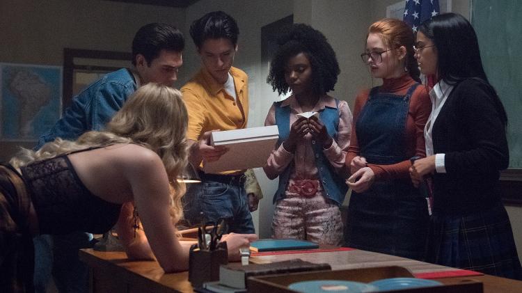 Os protagonistas de "Riverdale" se transformam em seus pais em episódio cheio de flashbacks - Divulgação - Divulgação