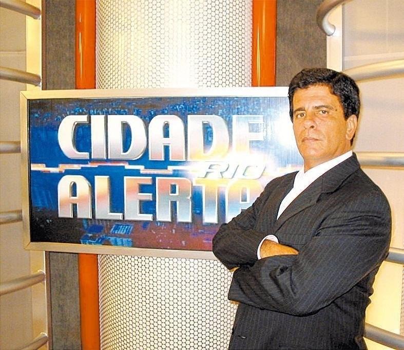 Wagner Montes apresentou o programa Cidade Alerta RJ e ficou conhecido pelo bordão "escracha" - Divulgação