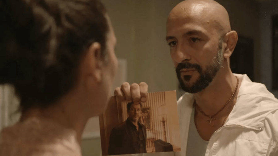 Álvaro encomenda morte de Raul em Amor de Mãe - Reprodução/Globo