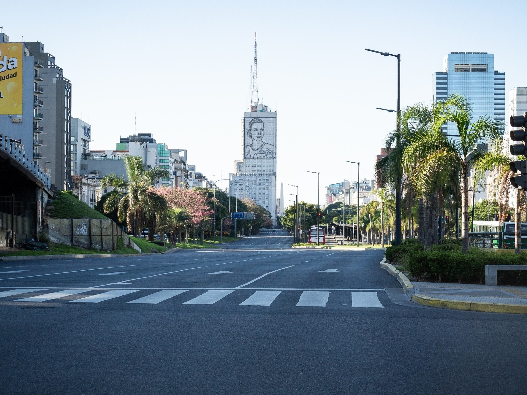Brasileira que mora na Argentina é isolada em hotel após voo tenso do Rio