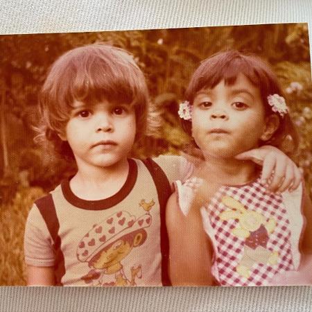 Preta Gil e o primo Moreno Veloso quando era criança - REPRODUÇÃO/INSTAGRAM