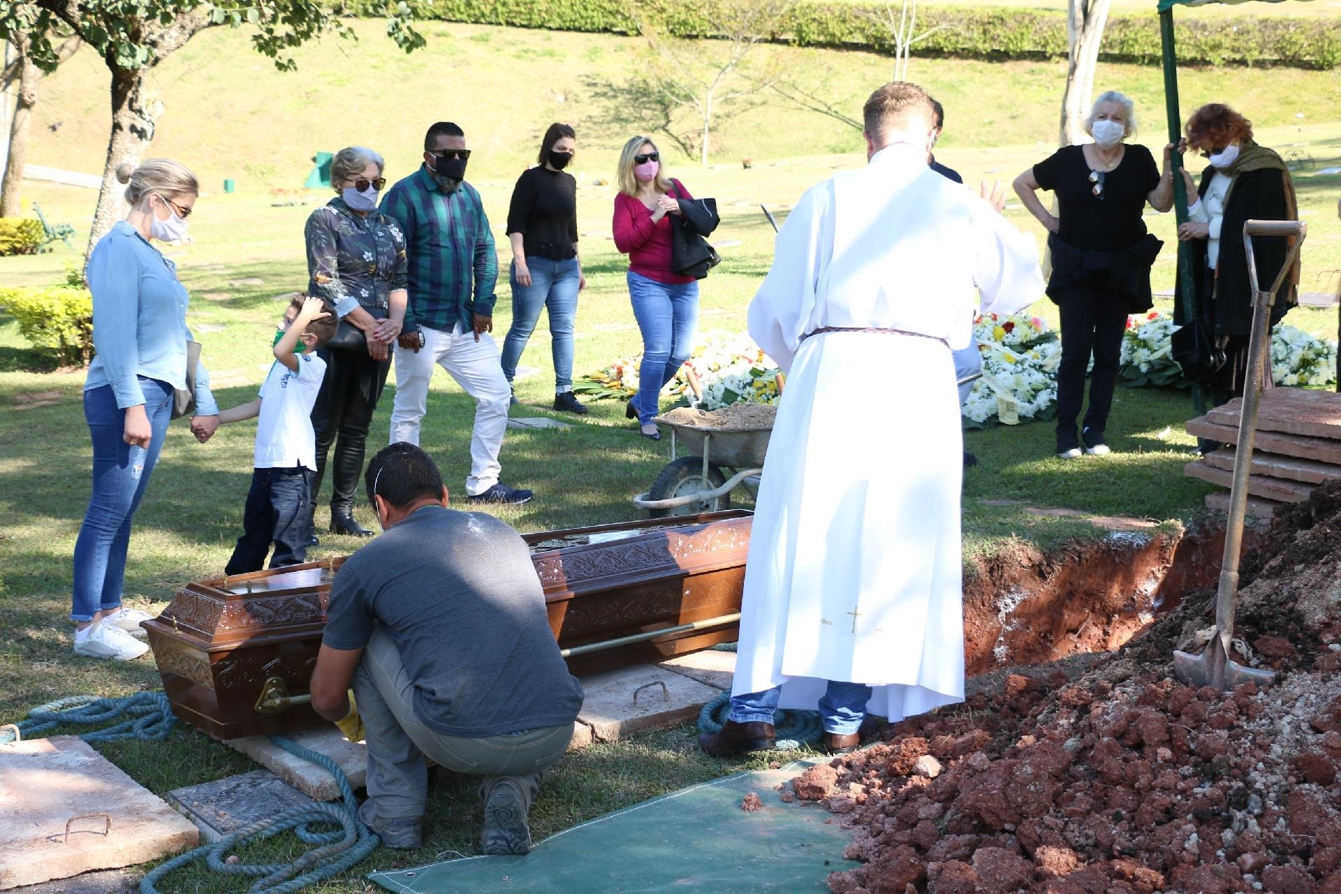 O corpo foi sepultado em Embu Das Artes - AgNews