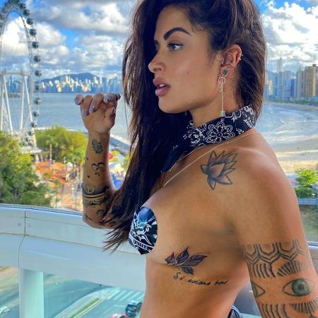 Aline Riscado exibe novas tatuagens - Reprodução / Instagram