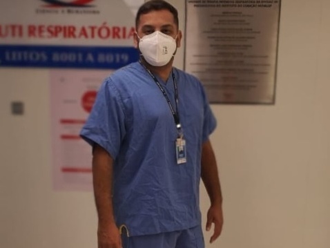 "Há famílias inteiras em estado grave com covid", diz fisioterapeuta de UTI