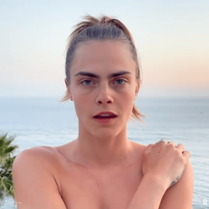 Cara Delevingne é vista agindo de forma descontrolada e familiares