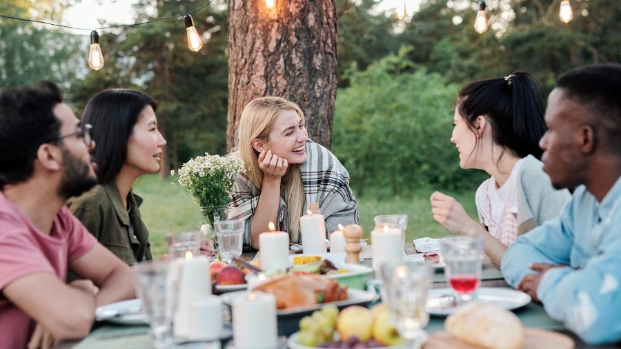 O momento à mesa na Suécia é privado e tem suas peculiaridades em relação a outros países - shironosov/Getty Images/iStockphoto