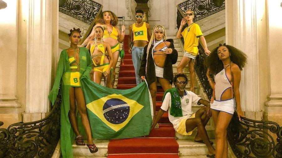  Piña, marca do estilista carioca Abacaxi, desfilou nova coleção focada no verde e amarelo - Instagram