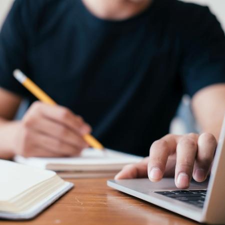 Bolsas exclusivas para estudo ou pesquisa são isentas de Imposto de Renda
