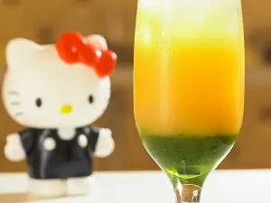 Coquetel com Hello Kitty: bar temático tem drinques coloridos e sem álcool