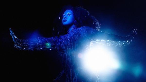 A cantora Bebé apresenta seu show no Sesc Consolação, no domingo