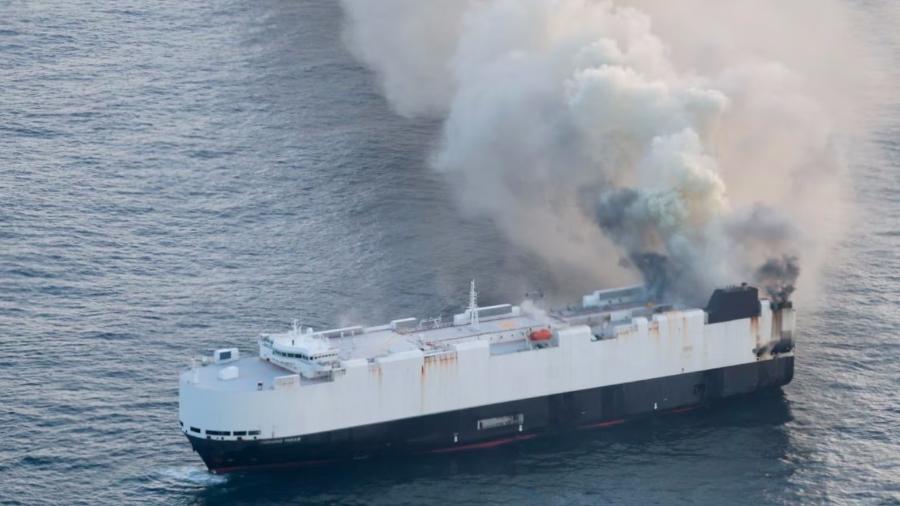 Navio em chamas: o que já sabemos sobre os carros que saíram da China Navio em chamas: o que já sabemos sobre os carros que saíram da China