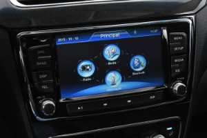 JAC J5 tela - Murilo Góes/UOL - Murilo Góes/UOL