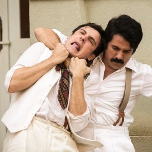 Candinho (Sergio Guizé) e Ernesto (Eriberto Leão) brigam em "Êta Mundo Bom" - Reprodução/"Êta Mundo Bom"/GShow - Reprodução/"Êta Mundo Bom"/GShow