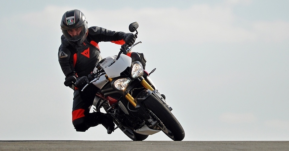 Triumph Speed Triple R 2016 - Divulgação