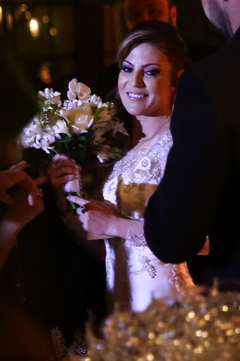 21.nov.2016 - Maria Fernanda Pascucci, noiva de Fábio Jr., segura buquê na cerimônia de casamento, na zona oeste de São Paulo - Manuela Scarpa/Brazil News