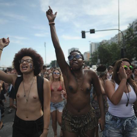 14.11.2015 - Marcha das Vadias em Copacabana, no Rio de Janeiro - Fabio Teixeira/Folhapress - Fabio Teixeira/Folhapress