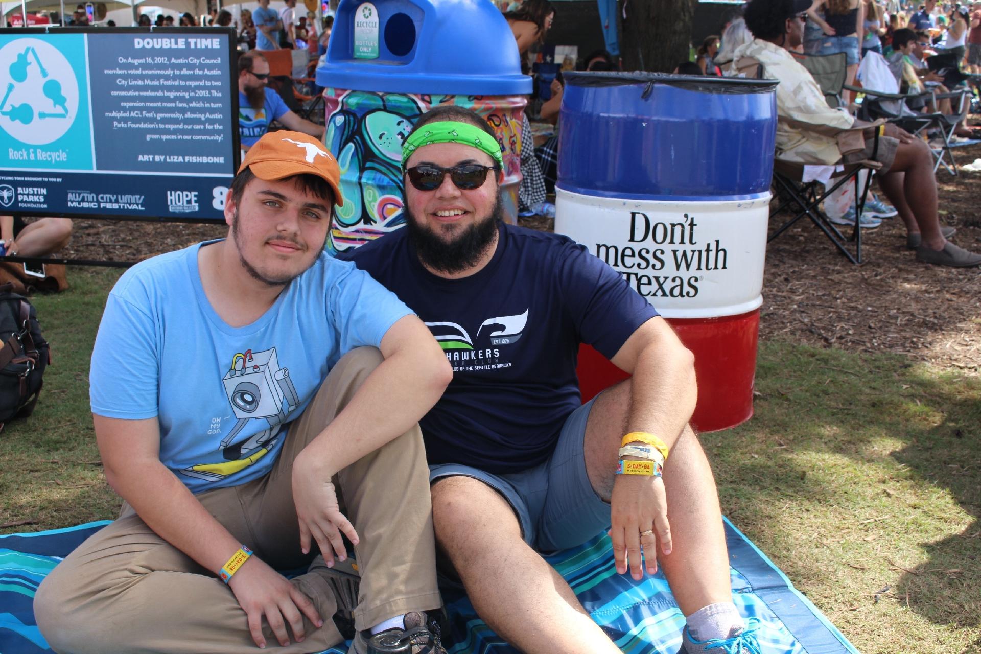 "Não mexa com o Texas", diz Ty Simsak, 47, que estava acompanhado do filho David, 15 - Felipe Branco Cruz/UOL