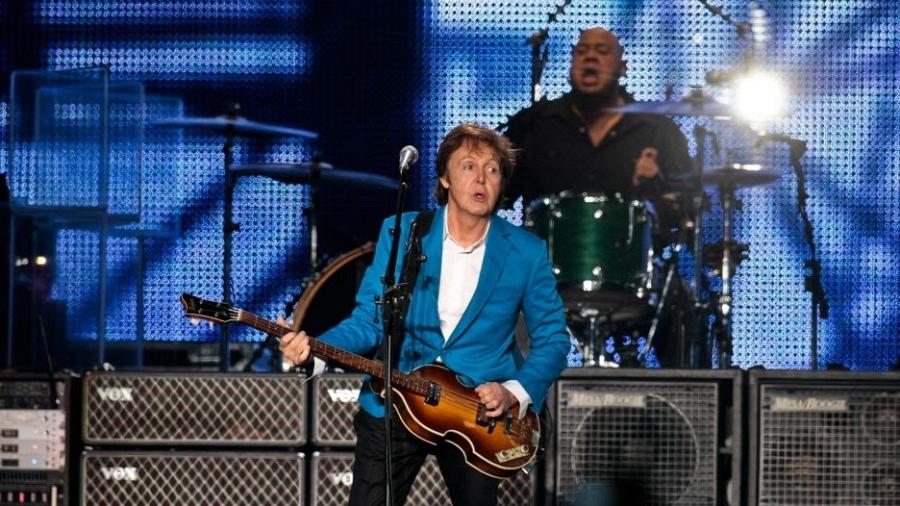 21.11.2010 - Paul McCartney toca no estádio do Morumbi, em São Paulo - Marcelo Justo/Folhapress