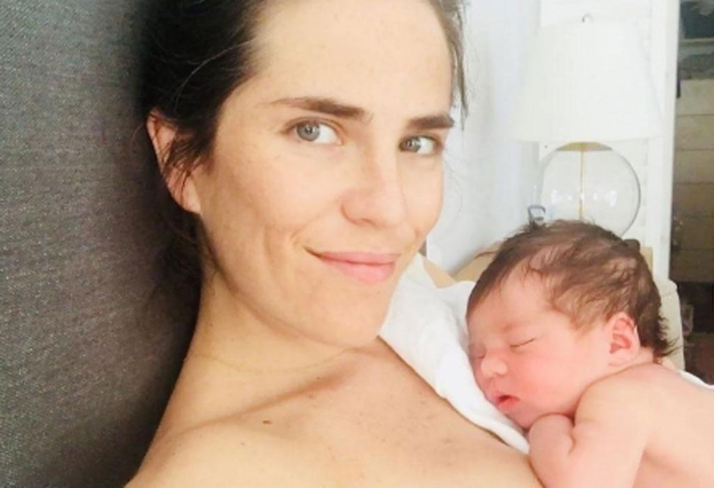 Atriz Karla Souza com a filha Gianna - Reprodução