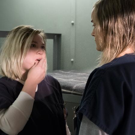Badison (Amanda Fuller) e Piper (Taylor Schilling) na sexta temporada de "Orange Is the New Black" - JoJo Whilden/Netflix - JoJo Whilden/Netflix