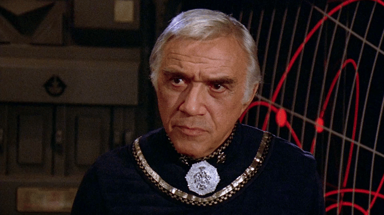 O ator Lorne Greene em cena de "Battlestar Galactica" - Reprodução - Reprodução