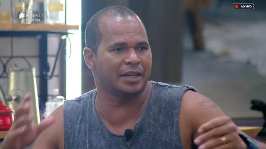 Aloísio Chulapa se irrita com Rafael Ilha após combinação de votos  - Reprodução/PlayPlus