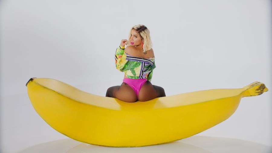 Anitta no clipe de "Banana" - Derick G/Divulgação