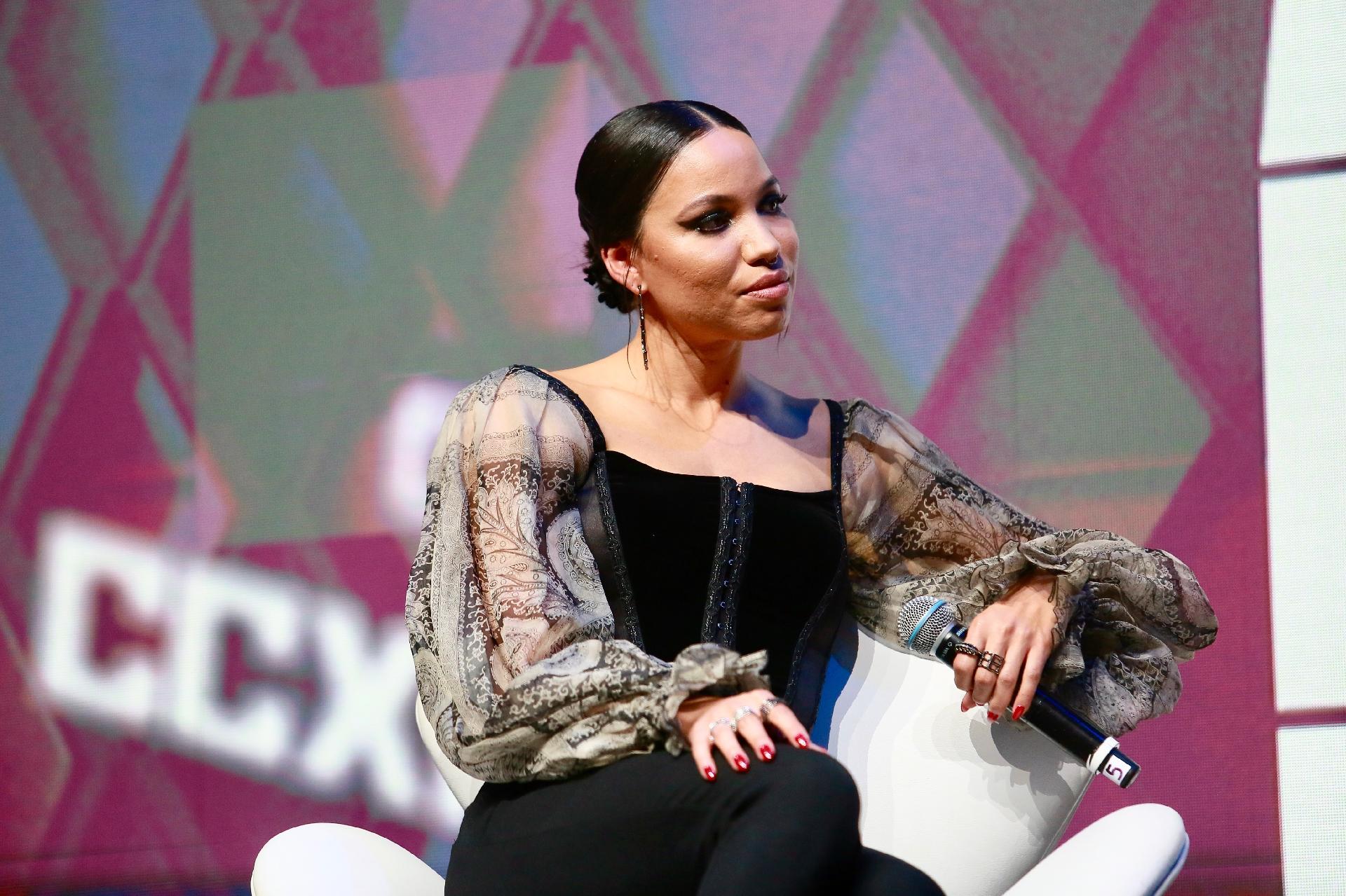 Elenco de Aves de Rapina atende fãs no painel da Warner na CCXP - Iwi Onodera/UOL
