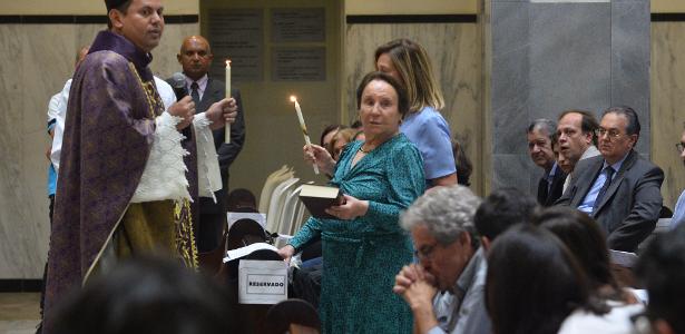 Em São Paulo | Família de Gugu se reúne na missa de 7º dia do apresentador