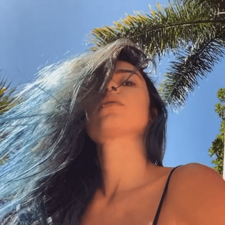 Thaila Ayala publica imagem no Instagram com tons de azul no cabelo - Reprodução / Instagram