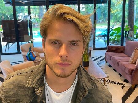 ex bbb daniel lenhardt mostra novo visual nas redes sociais