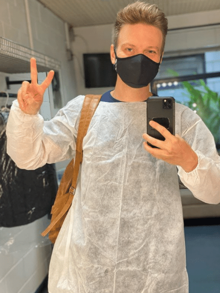 Michel Teló mostrou "look pandemia" antes das gravações da nova temporada do "The Voice" - Reprodução/Instagram/@micheltelo 