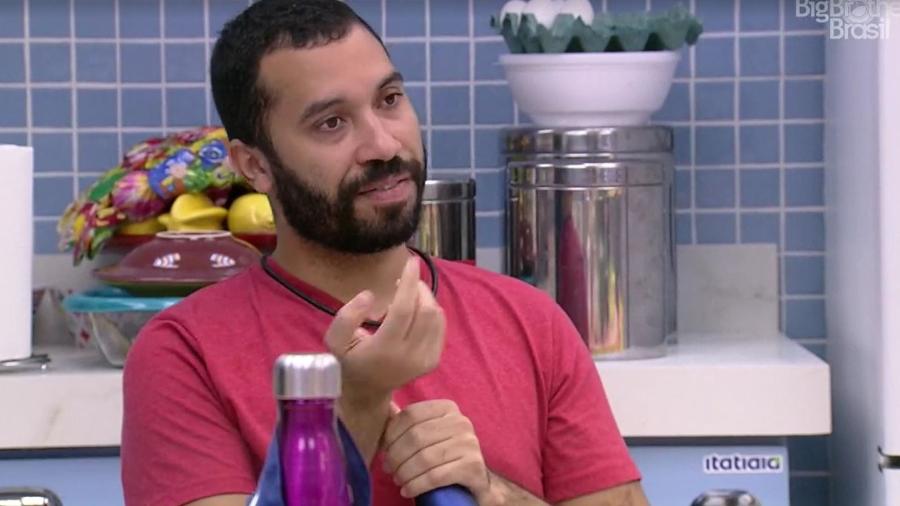 BBB 21: Gilberto conversa na cozinha - Reprodução/ Globoplay
