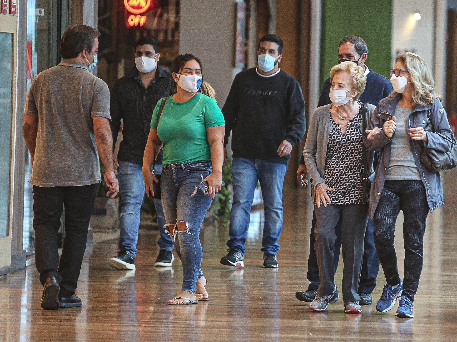Glória Menezes no shopping Village Mall, Rio de Janeiro - AgNews