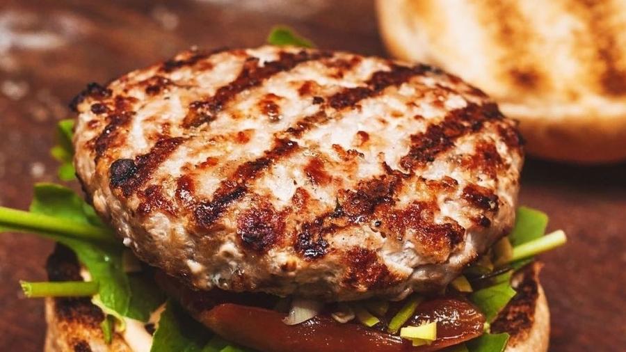 Hambúrguer de jacaré é um dos formatos da carne exótica - Rerpodução/Instagram