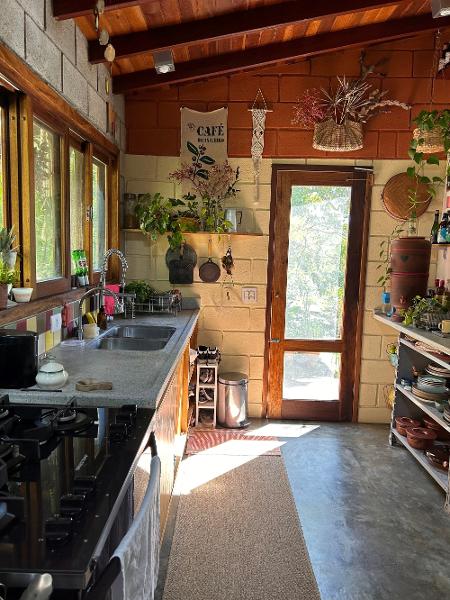 A cozinha também reflete o estilo rústico, mas repleto de cuidado - Arquivo pessoal - Arquivo pessoal