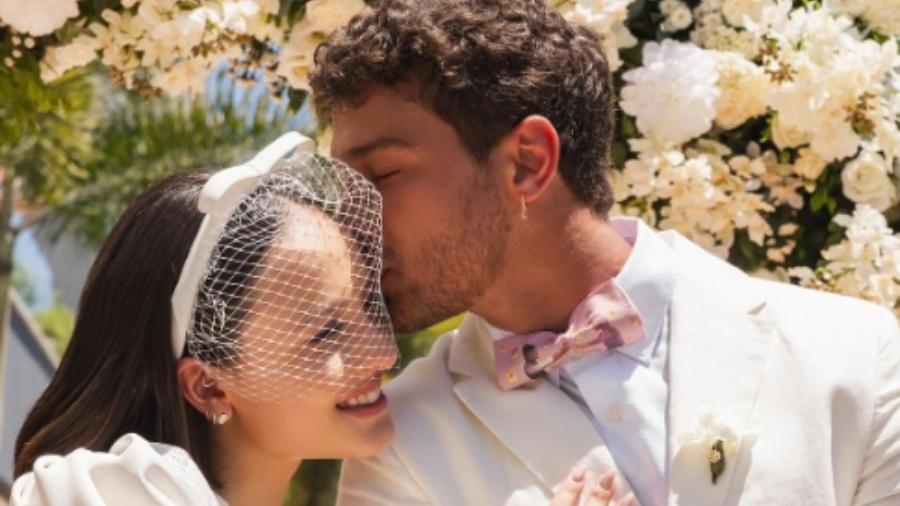André Luiz Frambach usa gravata de 'Enrolados' em casamento com Larissa Manoela