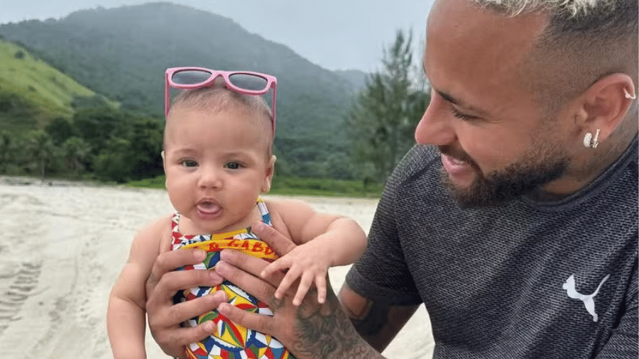 Neymar Jr. curte dia de praia com a filha, Mavie - Instagram